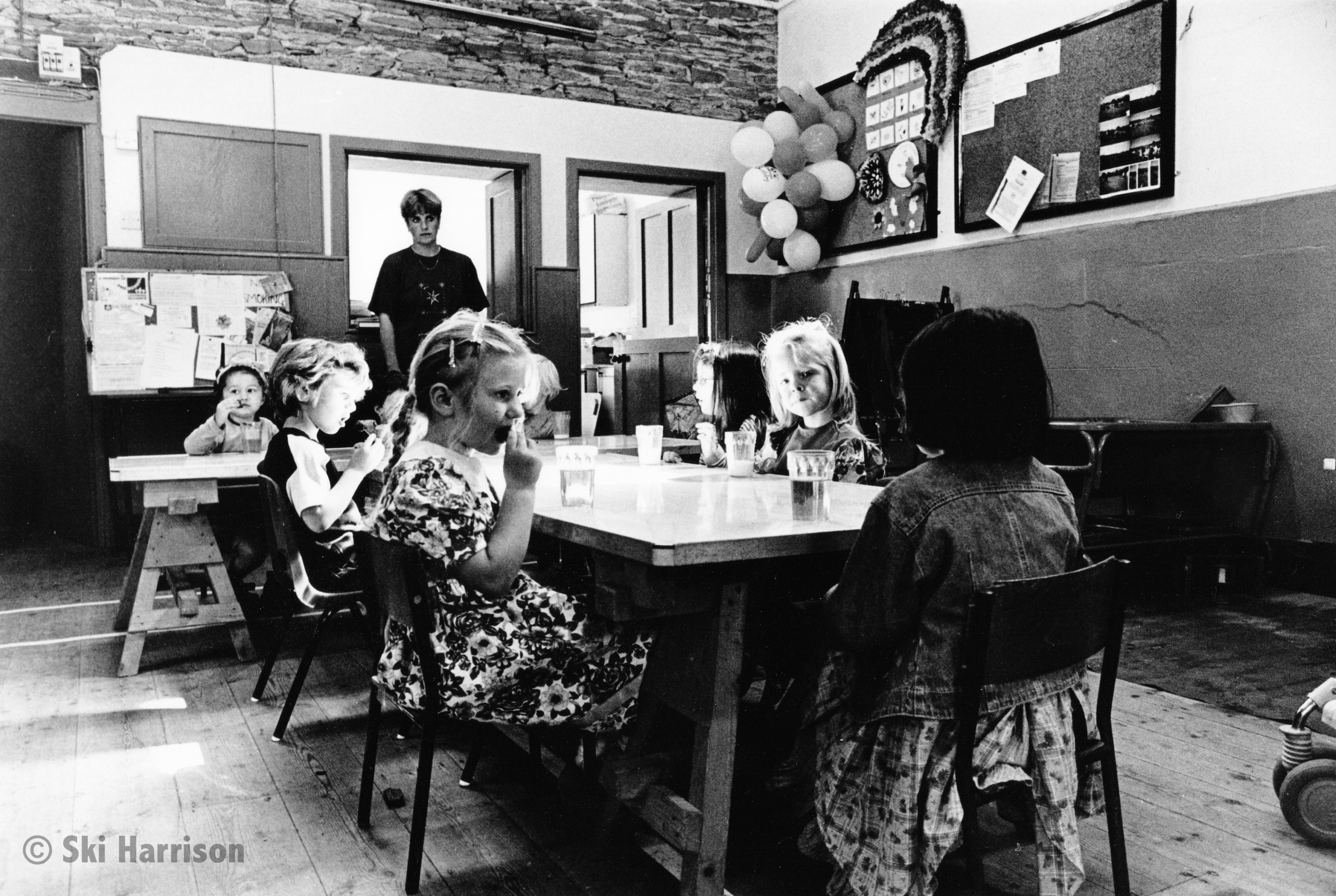 CS63 - Rainbow Group breaktime. L-R Hannah Travers (possible), Betsy Crocker, Joanne Gaunter, Evie Skevington and Darcie Rhoden. Cornworthy Village Hall, 1999